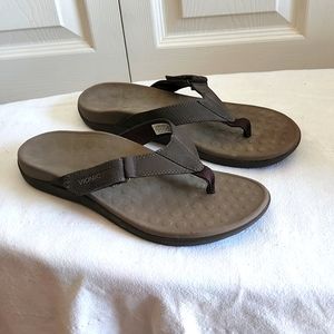 Men's Vionic Brown  Leather Flip Flop Sandals Size 10